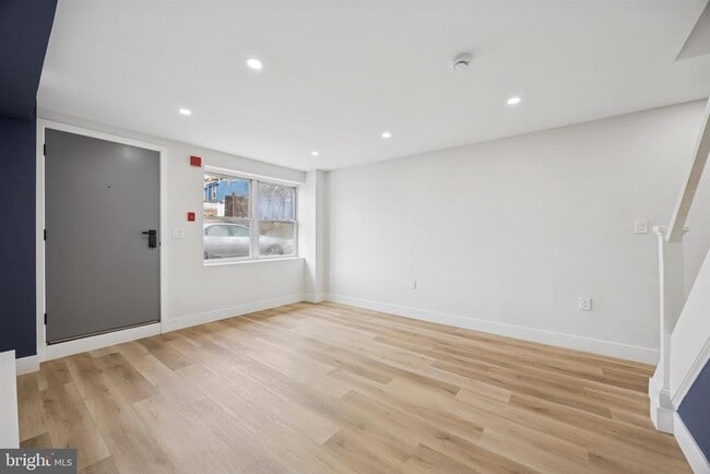 Foto del edificio - 4522 Baker St