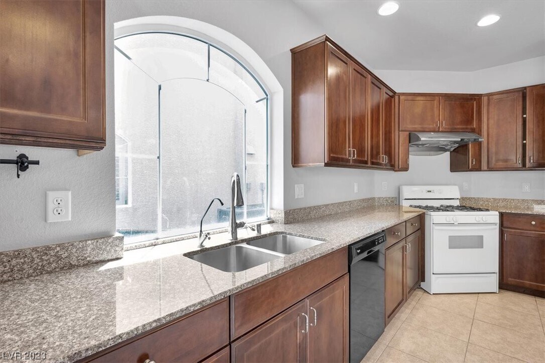 Foto principal - 5776 Noble Oaks Ct