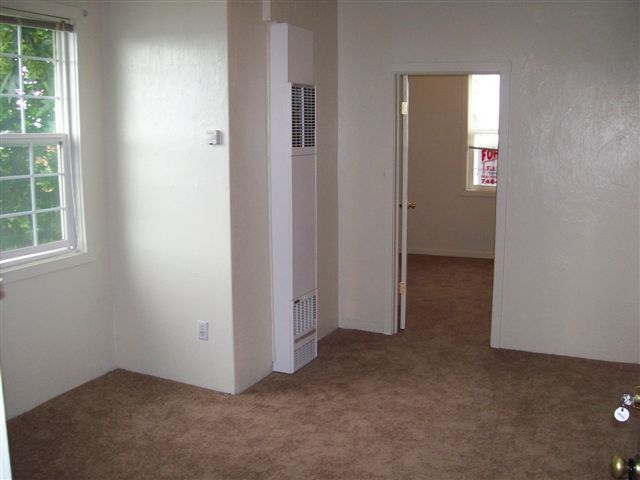 Building Photo - r174a