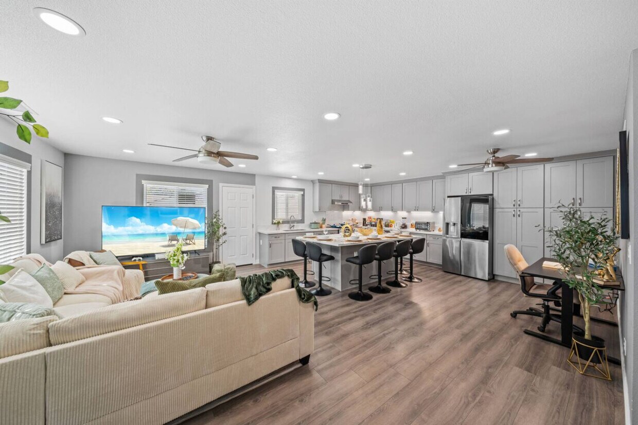 Foto principal - 10983 Parkdale Ave