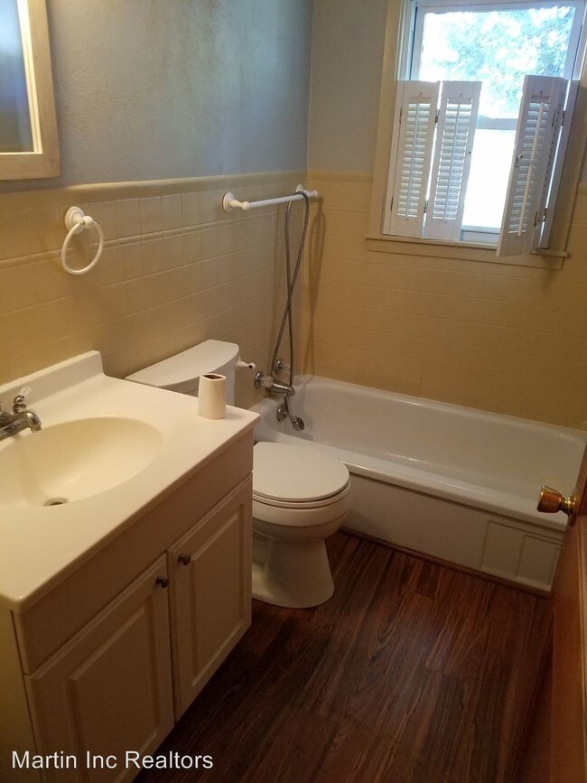 Foto del edificio - 1633 Forest Ave