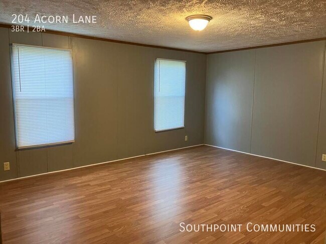 Building Photo - 204 Acorn Ln