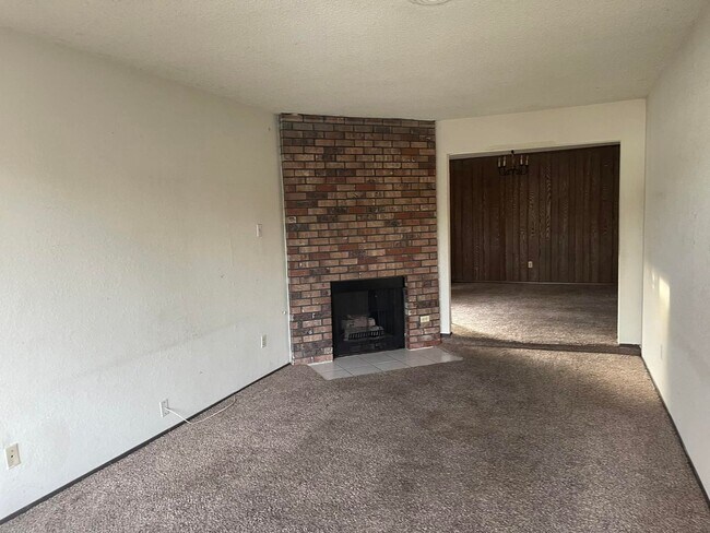 Building Photo - 3325-3327 Jayanne Way