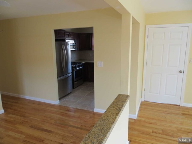 Building Photo - 515 Valley Brook Ave