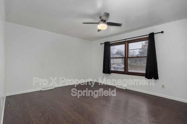 Building Photo - 2436 E Loren St