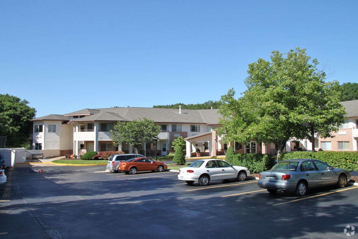 Briarcrest Estates Apartments in Ballwin, MO
