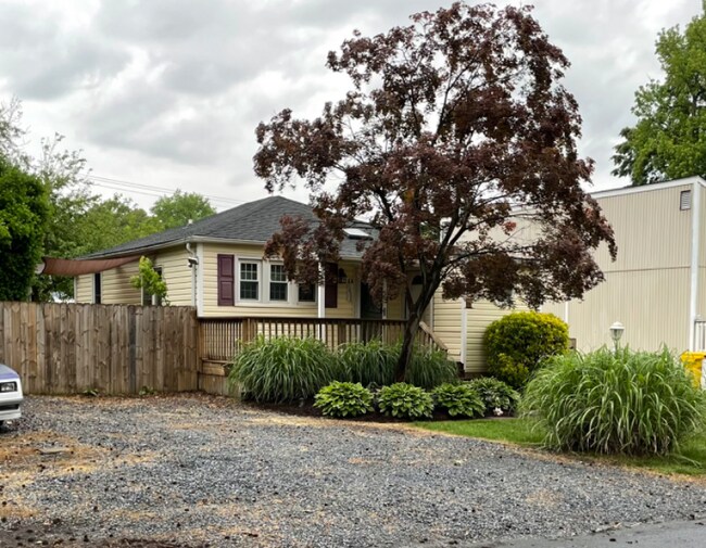 Building Photo - 1636 Elkridge Dr