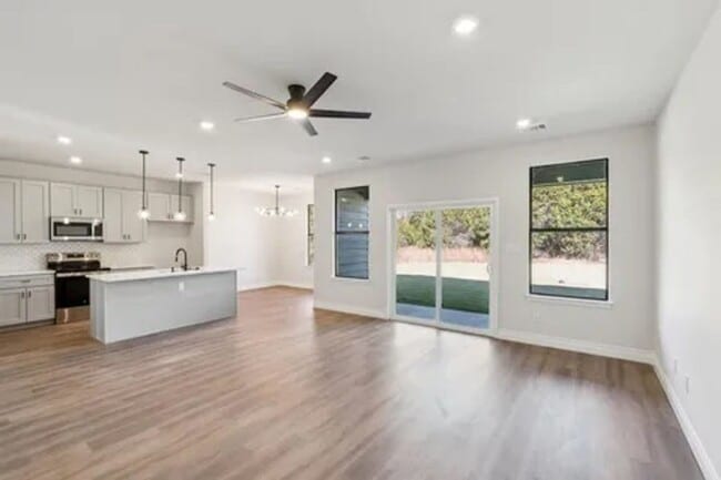 Building Photo - 5713 Stonegate Cir
