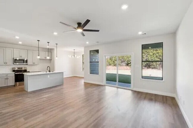 Foto del edificio - 5713 Stonegate Cir