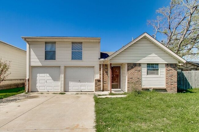 Building Photo - No Application Fees* $500 off 1st month re...