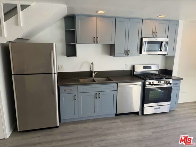 Building Photo - 14 Mast St