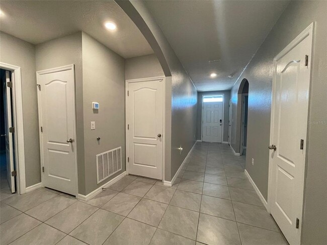 Building Photo - 3307 Summerdale Way