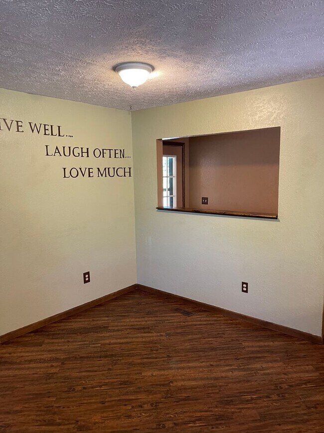 Foto del edificio - Available July 25th!!! No showings until June 1st