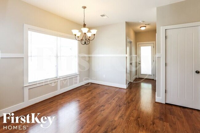 Foto del edificio - 5541 Timber Leaf Trail