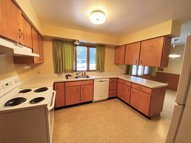 Building Photo - 4315 James Dr