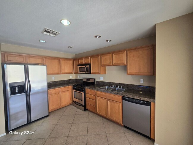 Building Photo - 5254 Verenda Ave