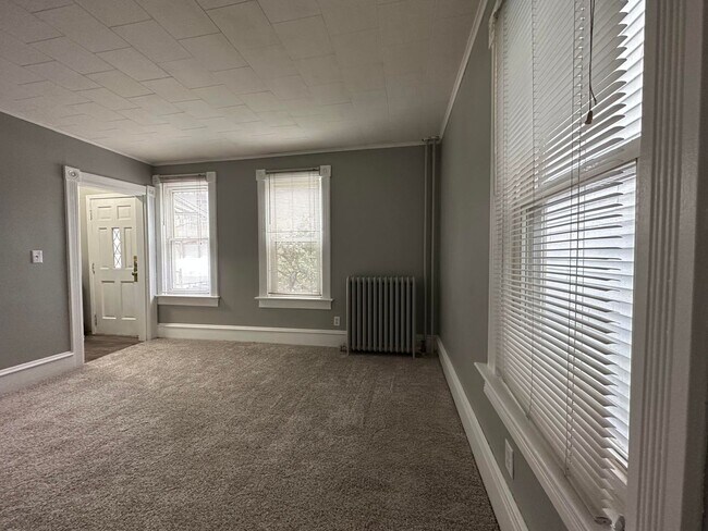 Foto del edificio - Charming 3 Bedroom 1 Bathroom Home in Sain...