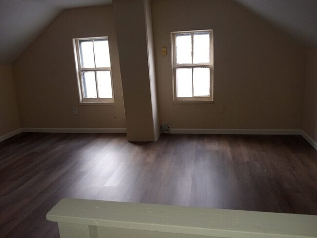 Building Photo - 519 Ridge Ave