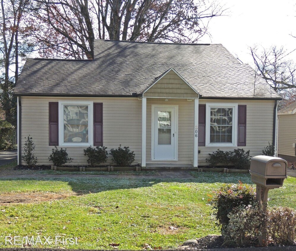 Foto principal - 3 br, 1 bath House - 206 Keeble Ave.