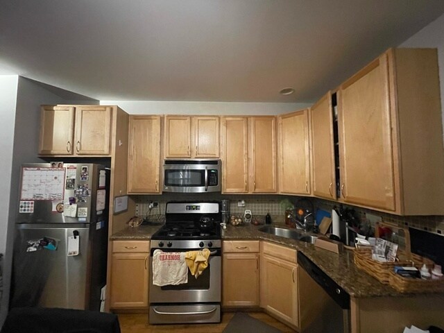 Building Photo - 4938 N Winthrop Ave