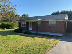 Building Photo - 1702 Mayberry Rd