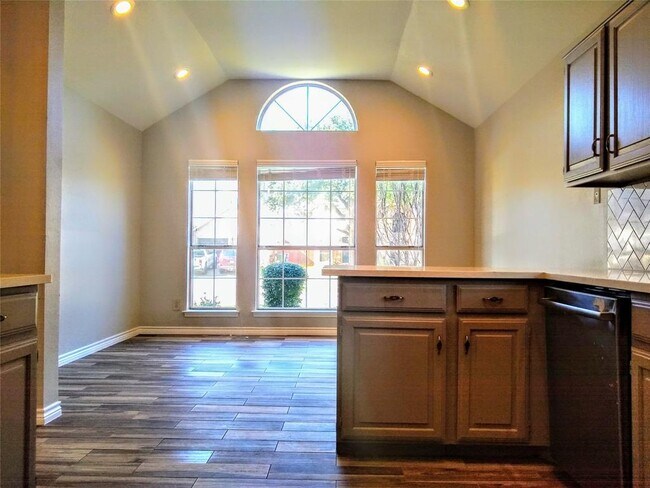 Foto del edificio - 5310 Glen Vista Dr