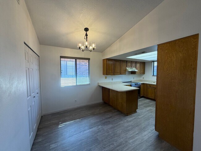 Foto del edificio - DARLING TOWNHOME FOR RENT!