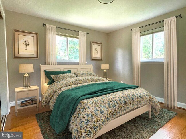 Foto del edificio - 3703 Larchmont Dr