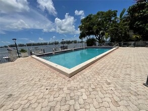 Building Photo - 2201 Brickell Ave