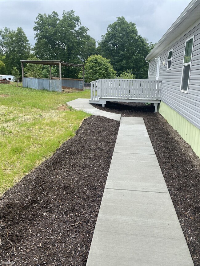 Building Photo - 4 br, 2 bath Mobile Home - 1438 Kentucky H...
