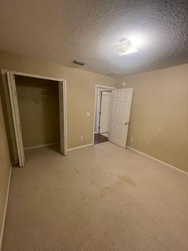 Building Photo - MOVE IN SPECIAL!!!   2 BEDROOM 2 BATHS JAC...