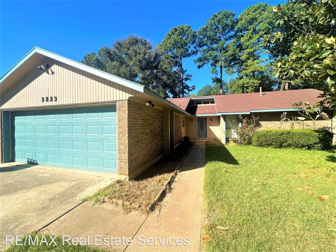 Primary Photo - 3 br, 2 bath House - 3223 Pinehaven