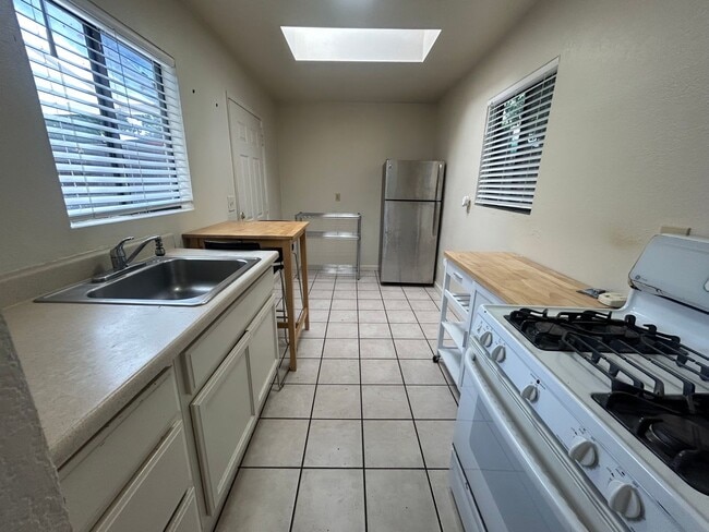 Building Photo - 2737- 9 El Camino Real/ 2760 Blenheim