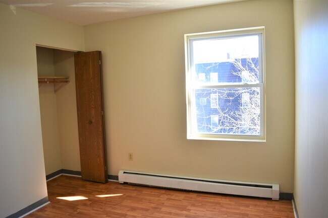 Bedroom 1 - 124 Bartlett St