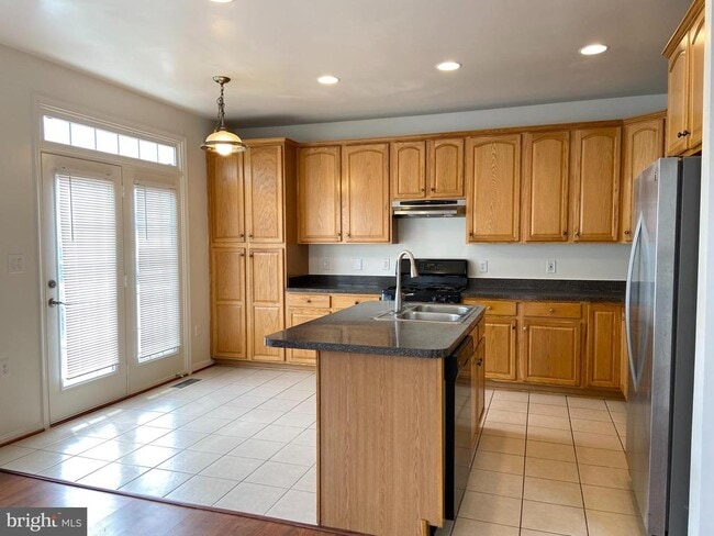 Foto del edificio - 5633 Sheals Ln