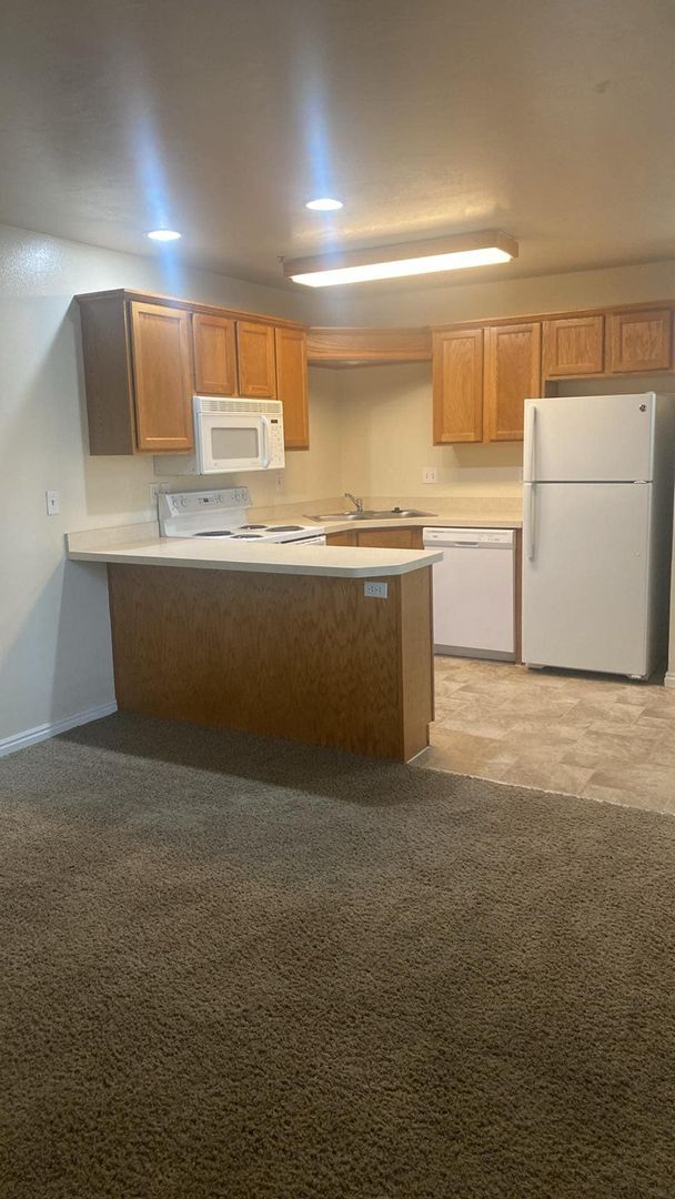 Building Photo - Great One Bedroom near Provo Rec Center, U...