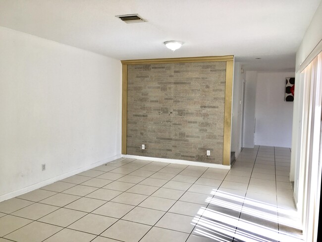 Building Photo - 4190  Turnberry Circle 1302 Lake Worth Fl ...