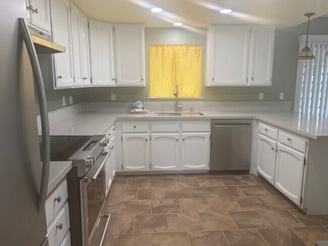 Building Photo - Looking for a home w/ property??