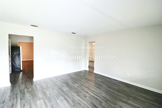 Foto del edificio - 2333 University Blvd N
