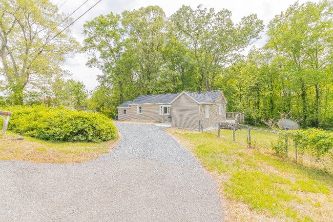 Photo - 1816 Maple Ln House