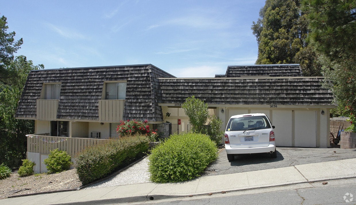 Primary Photo - 2038 Ascot Dr