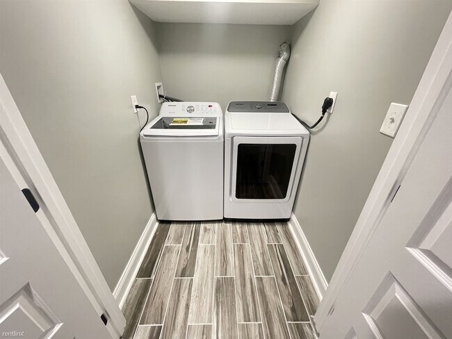 Foto del edificio - 3 br, 3 bath House - 800 N Collington Ave