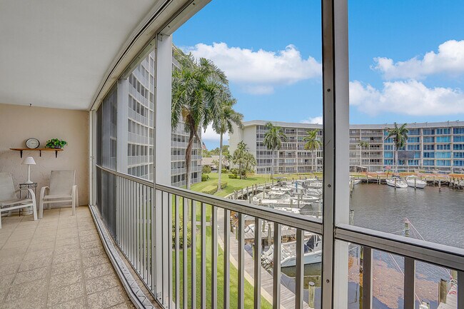 Foto del edificio - 1523 E Hillsboro Blvd