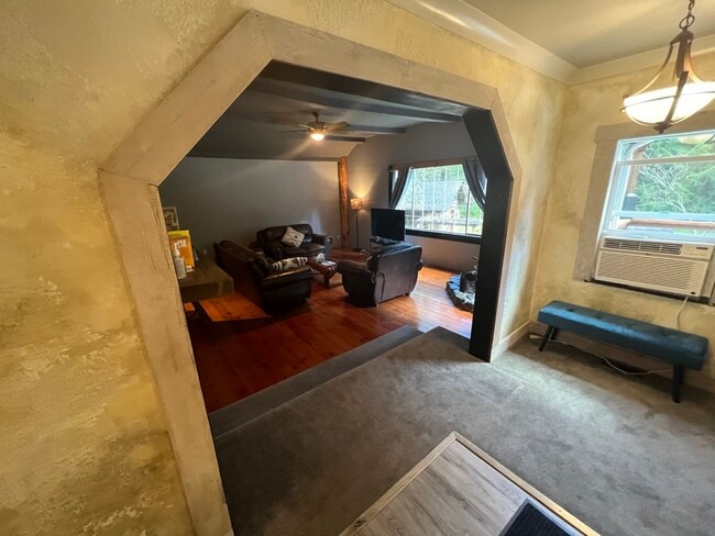 Building Photo - 13740 Long Lake Rd