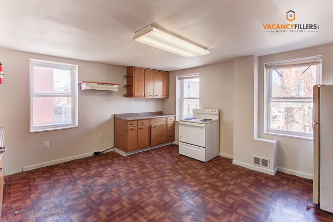 Building Photo - 868 W Lombard St