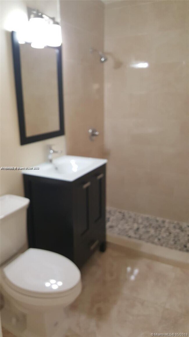 Foto del edificio - 1840 NE 182nd St