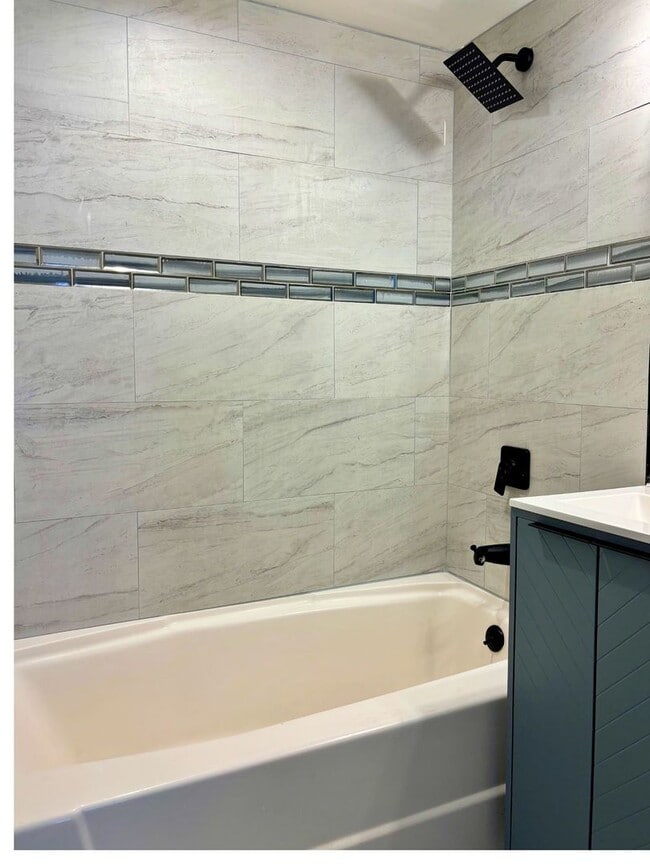 Foto del edificio - 4 bed, 2.5 bath | 219-777-HOME to schedule a tour today