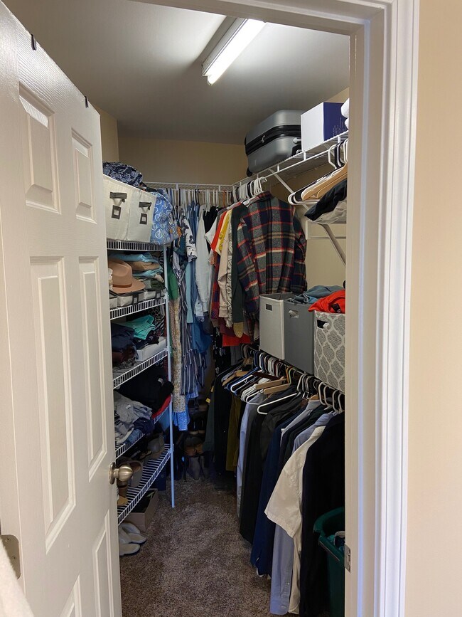 Foto del edificio - 7230 Racine Way