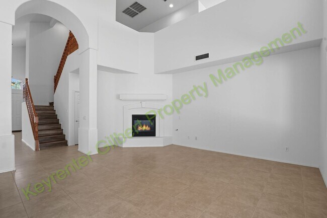 Foto del edificio - Beautiful 5 bed / 3 bath Home in the San T...