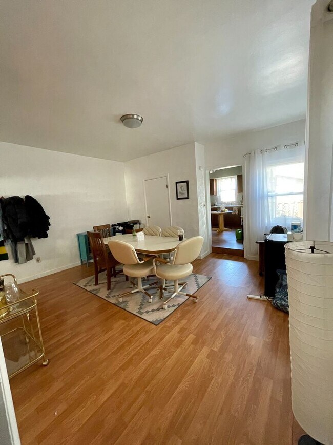 Foto del edificio - 3 BEDROOM HOME WITH GARAGE IN THE HEART OF...